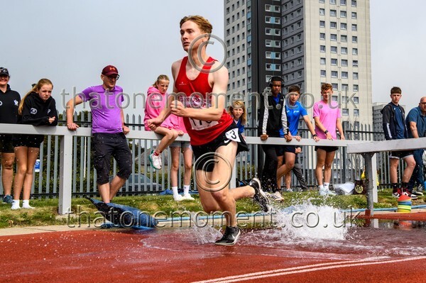 Age25SUN-529754 - Track Male