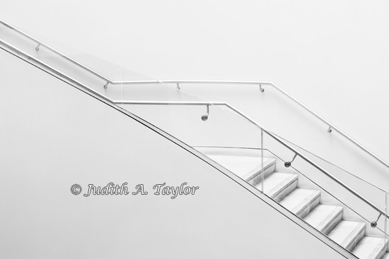 Steps in the atrium of the Ashmolean Museum in Oxford (UK). Rick Mather Architects.
