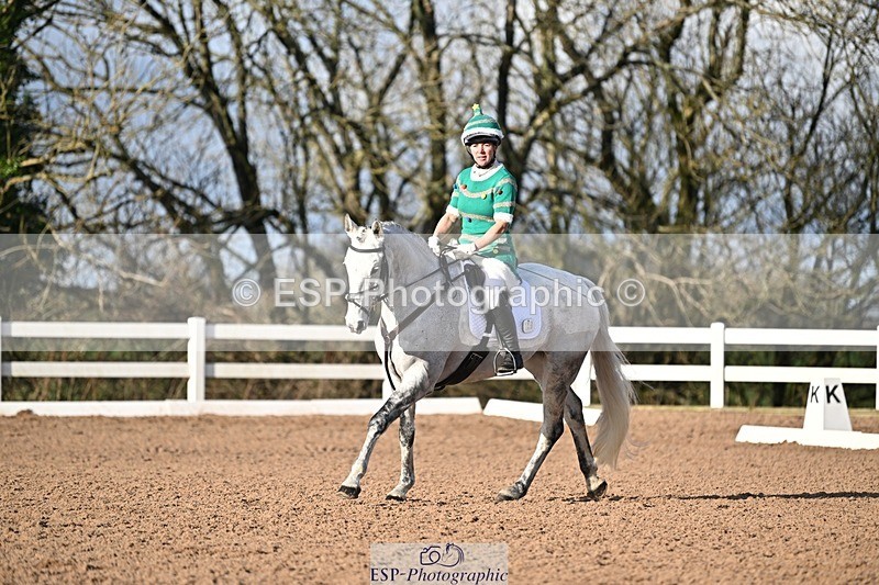 241214-111656-01359 - 105-Janine.Paterson-Machas.Grey