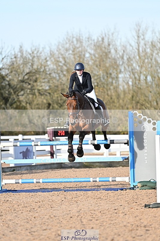 241113A-141243-00821 - Cls 05A&B Snr Fox & 1.20m Open