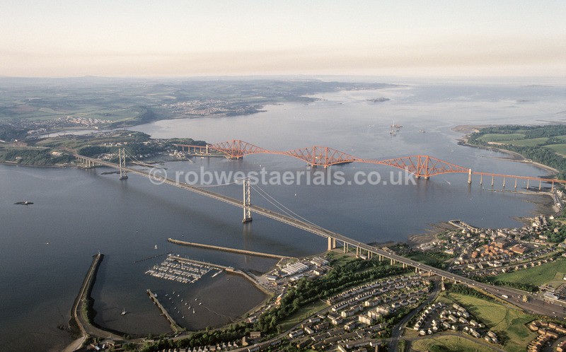 A00520E River Forth Road and Rail Bridges in 1999 - Settlements, infrastructure and attractions