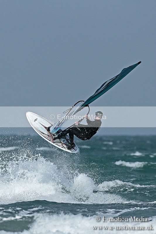 WS 020413-120a - Windsurfing