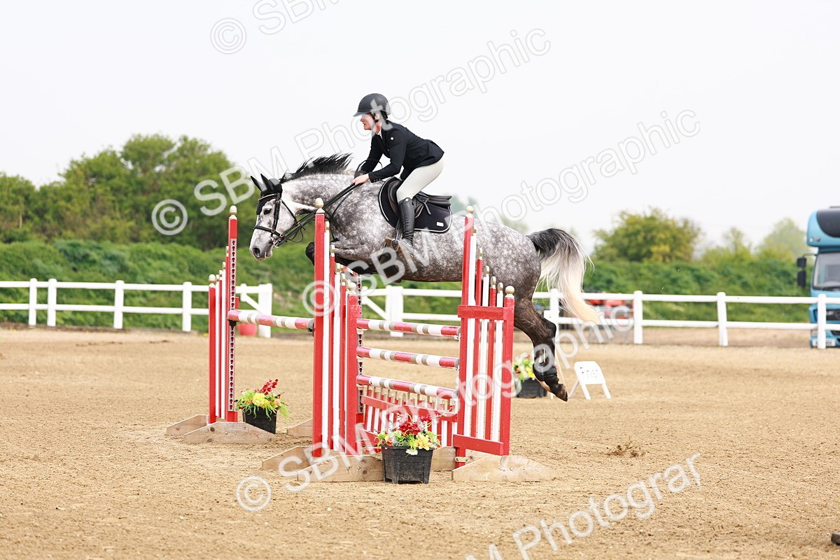 - Class 19 - Senior Foxhunter - 1.20m