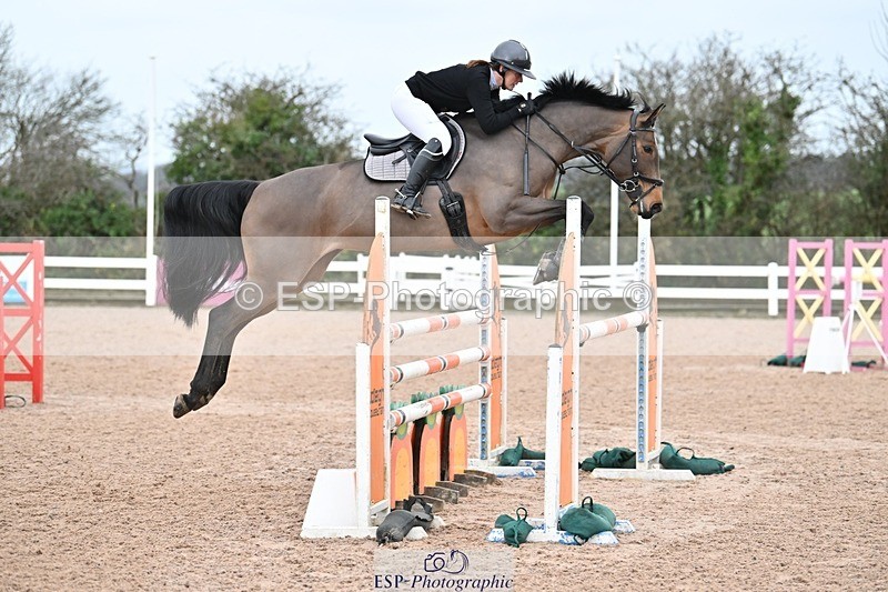 241206-140906-01057 - Cls 6 Foxhunter and 1.20m Open