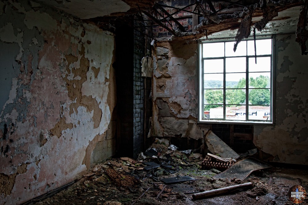 Henryton State Hospital | Impromptu Skylight - Henryton State Hospital