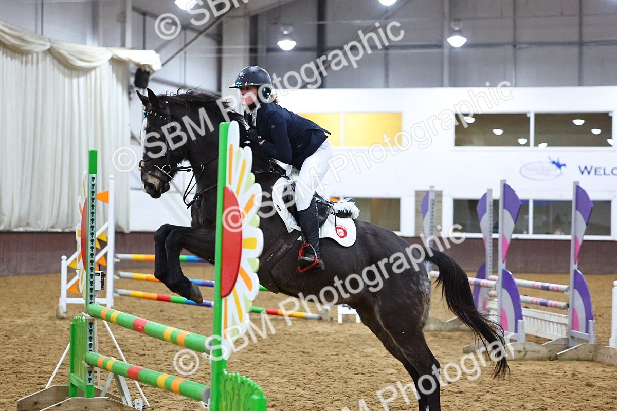 SBM_002837 - Class 6 - Holly & Ivy Stakes - 90cm