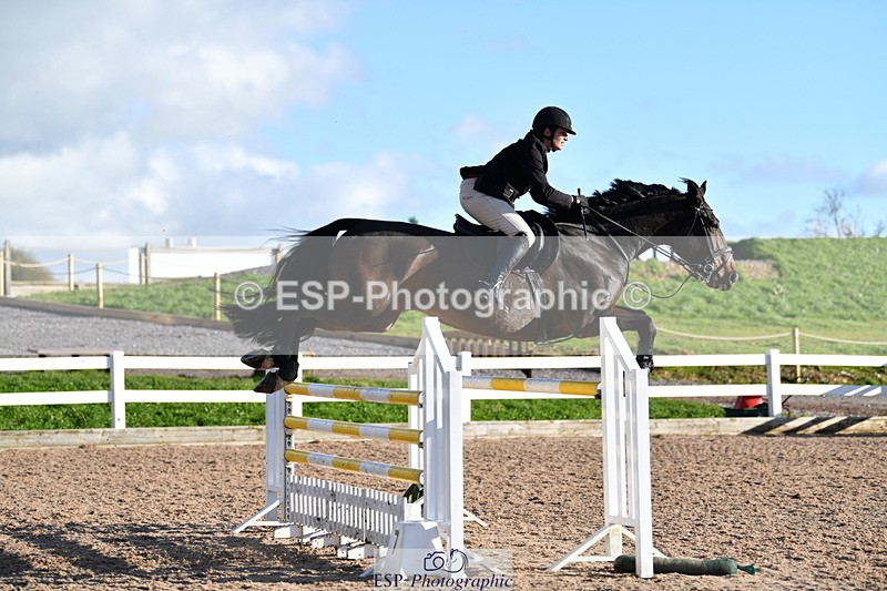 231110A-150927-00982 - Cls 6 Foxhunter & 1.20m Open