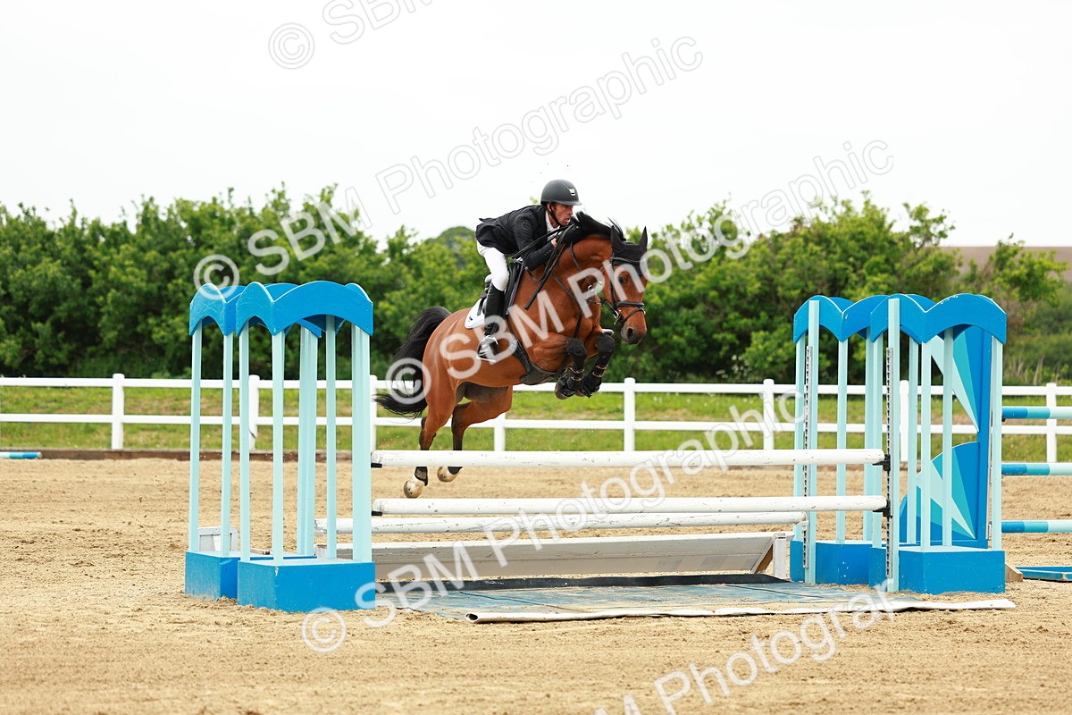 SBM_000954 - Class 5 - Senior Foxhunters - 1.20m