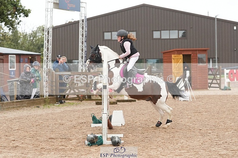 250920-155606-01532 - Cls 21 Pony Intro 80cm Derby