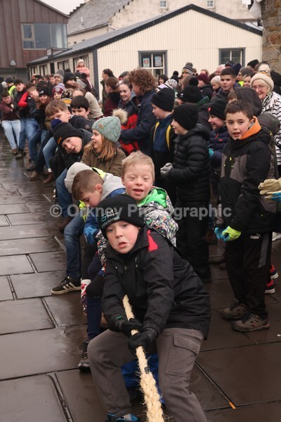 DAD_1974 - Stromness Yule Log Pull