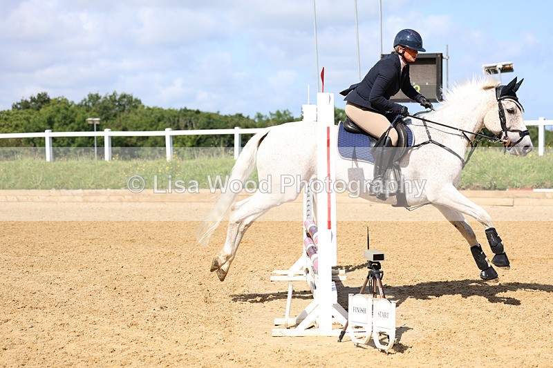 3E7A2706 - Class 2: 70cm Juniors and Seniors