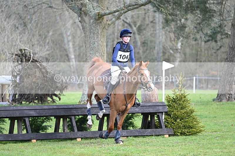 WJ7_0055 - Time 10:13 to 10:38 Times at the Fence