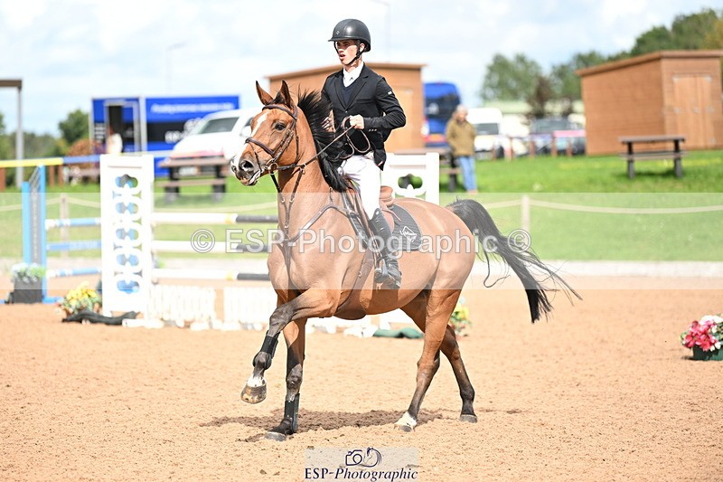 240912A-123201-01492 - Cls 3 Snr Foxhunter