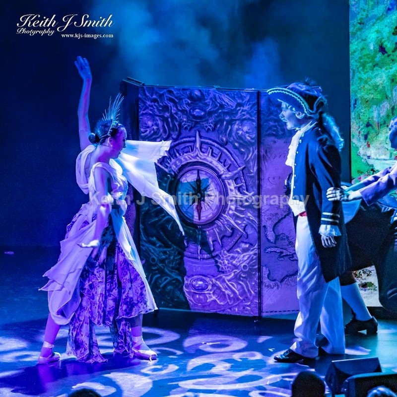 7KJS0936 - Ambition show team