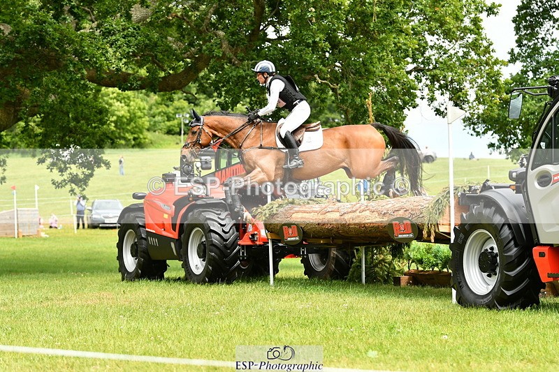 250525A-142124-16932 - D-476-Caroline.Powell-TIK.TOK