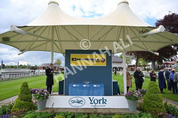 yr22052021r6-56 - Race 6 4.55pm Reg Bond