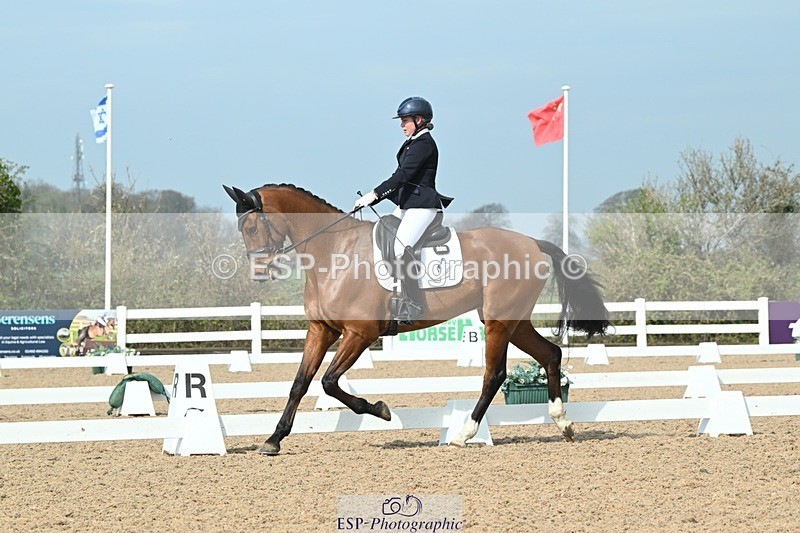 250403-103310-01449 - 036-Abbie.Newbury-Seagry.Viceroy