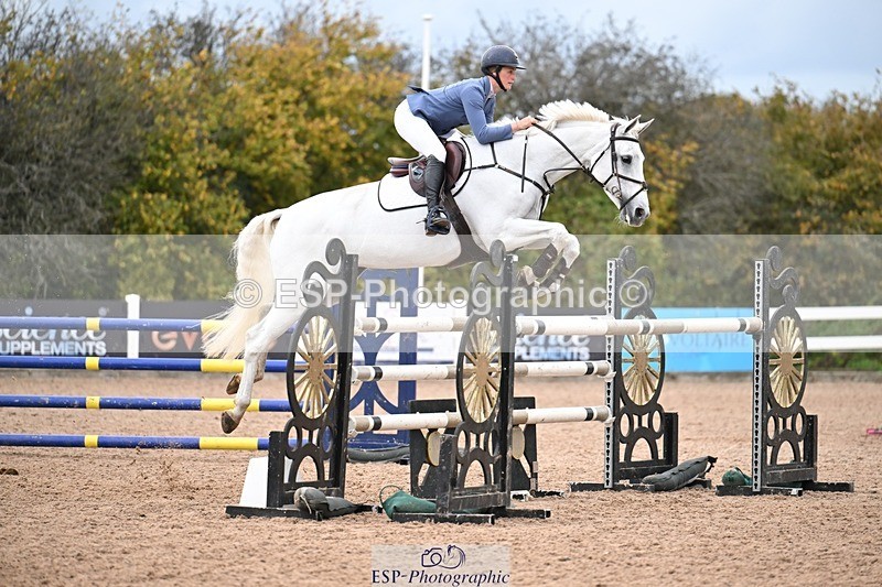 251022-143515-00683 - Cls 6 Snr Foxhunter 1.20m