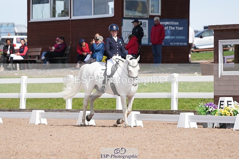 250906-135803-03810 - 067-Laura.PercyConobola.Cascade