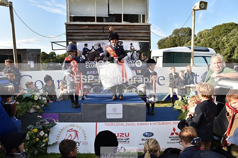 230824-182850-07072 - Thursday 40 and 50cm Presentations