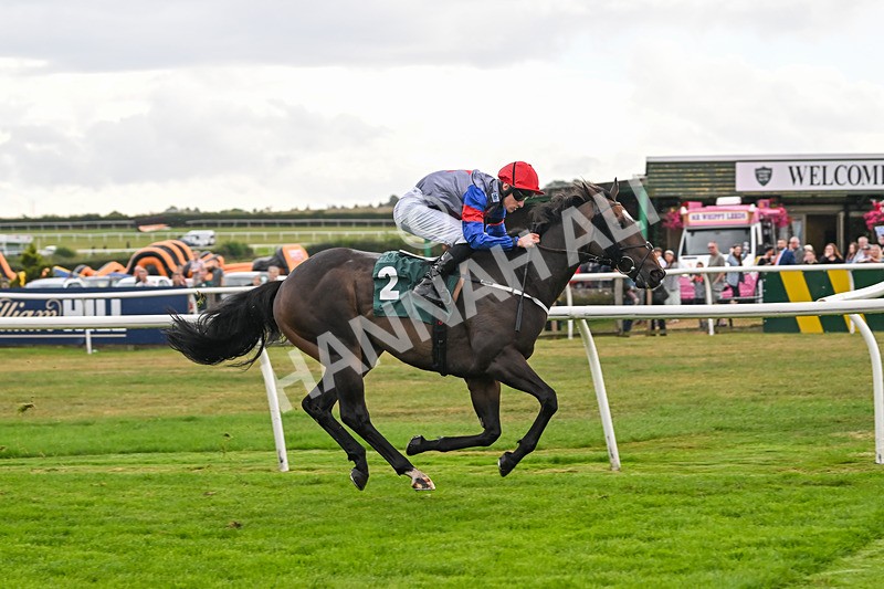 270825-Race 3-Quercus-5052 - Race 3