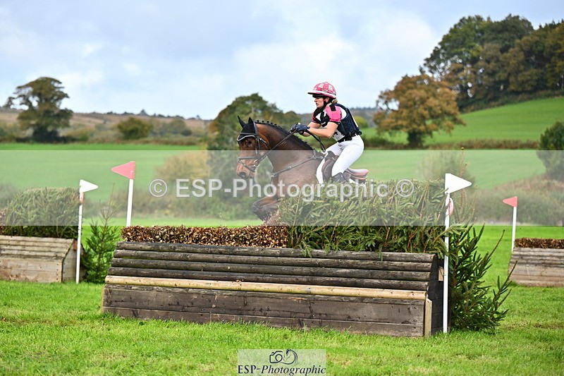 251025A-111014-18292 - E-384-Holly.Horton