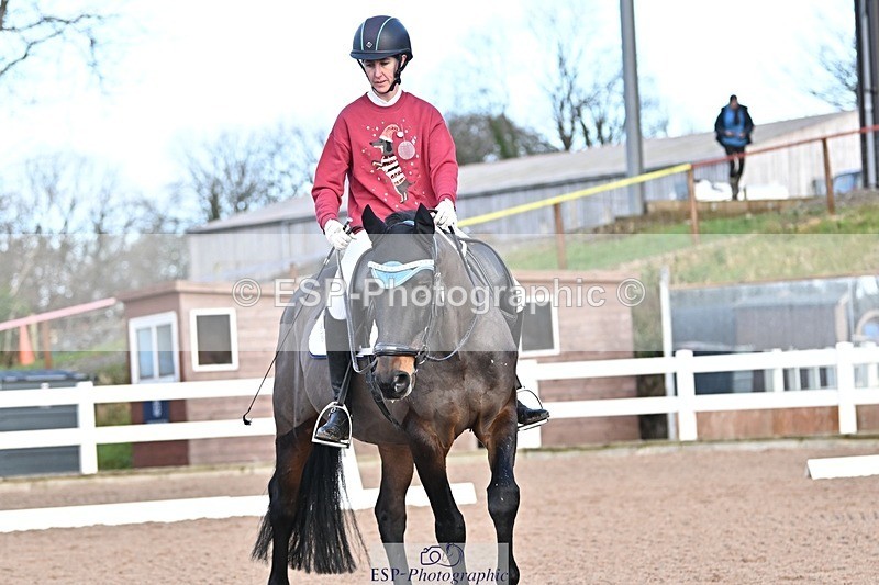 241214-122513-01604 - 132-Alys.Matravers-VORVASHILL.VERTIGO