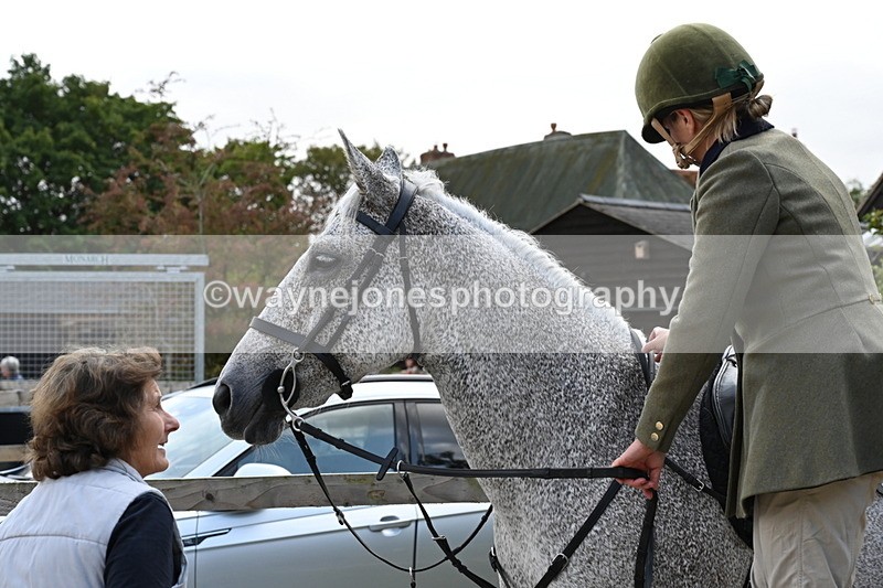 WJ6_3089 - Berks & Bucks - The Old farmhouse - Hound Exercise 20-08-25