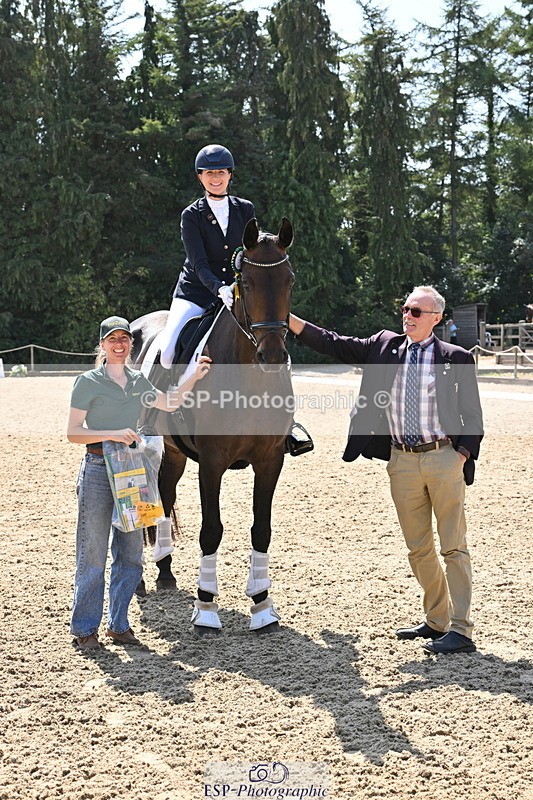 250810A-132526-06578 - Medium SILVER Presentations