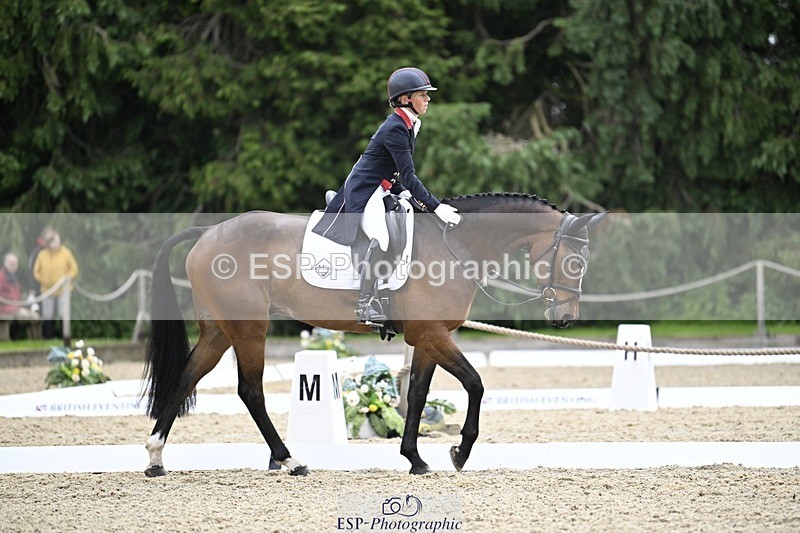 000101-204559-04211 - 409-MHS_SEVENTEEN-Rosalind_Canter