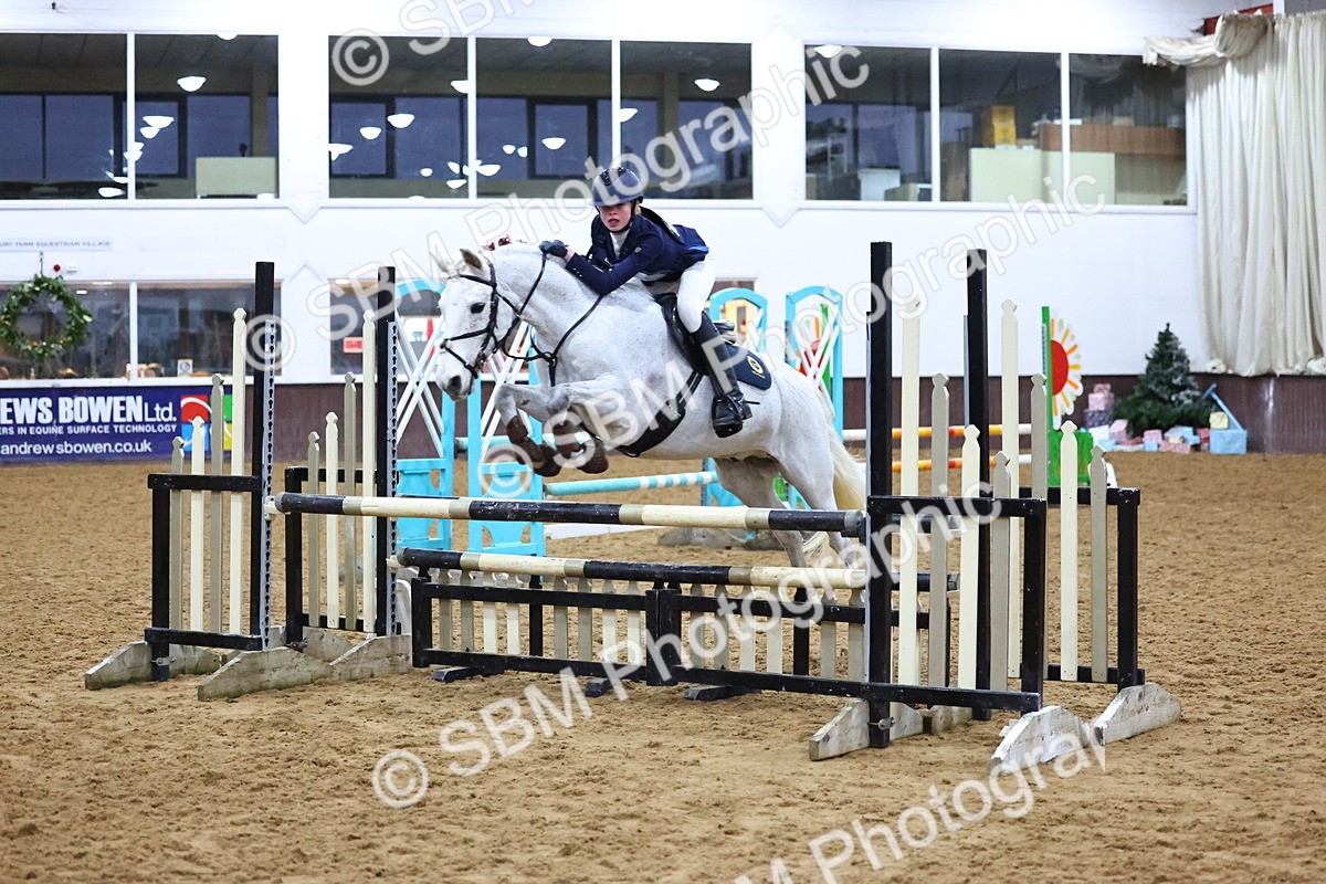 SBM_002787 - Class 6 - Holly & Ivy Stakes - 90cm