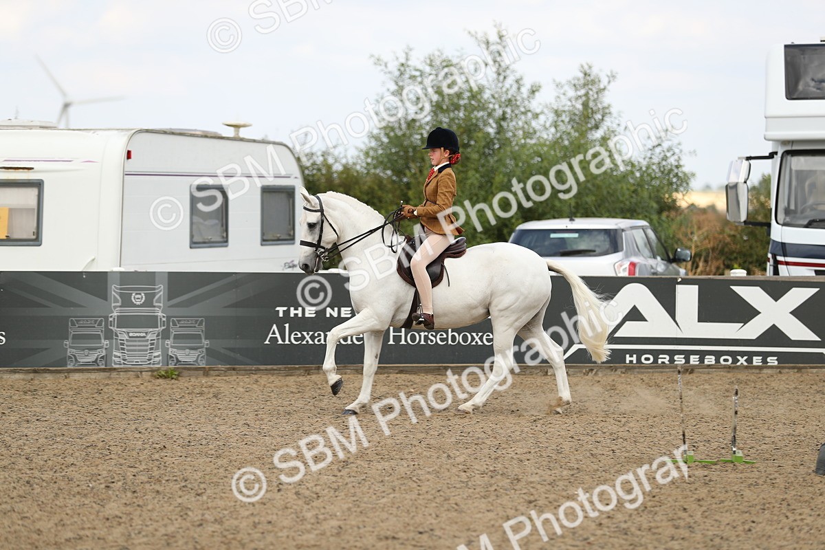 SBM_05634 - Class 48a Style & Performance 70cm (15-19)