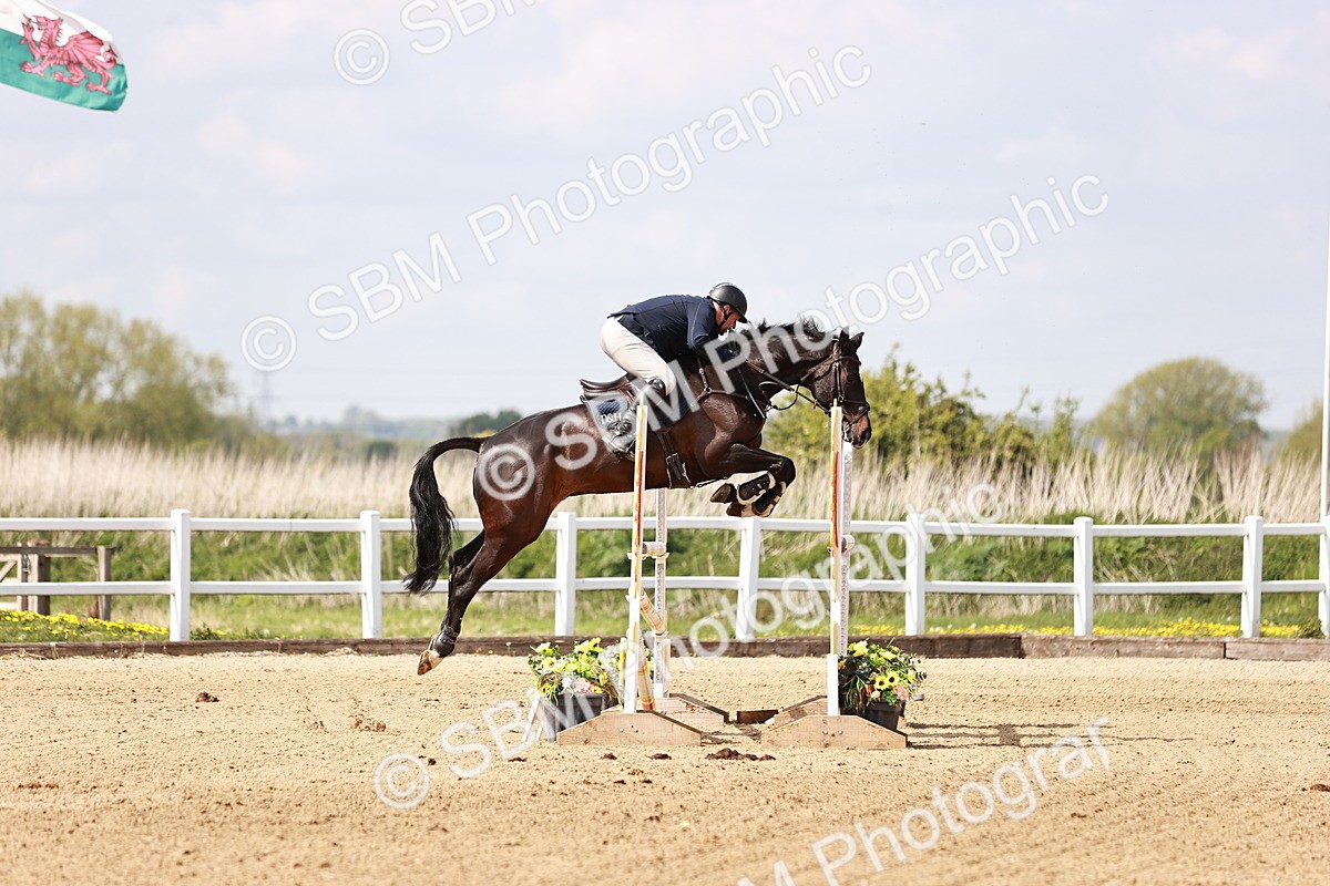  - Class 26 - Senior Foxhunter - 1.20m