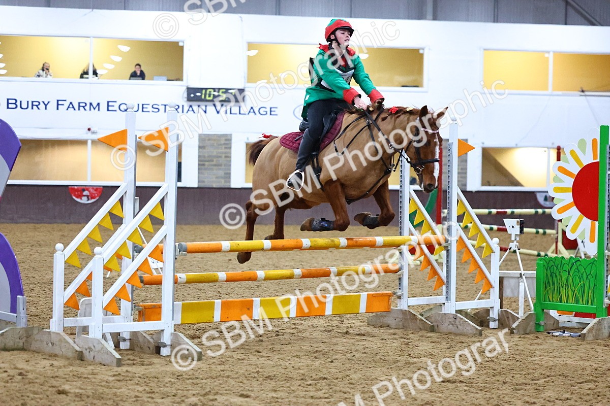 SBM_002666 - Class 6 - Holly & Ivy Stakes - 90cm