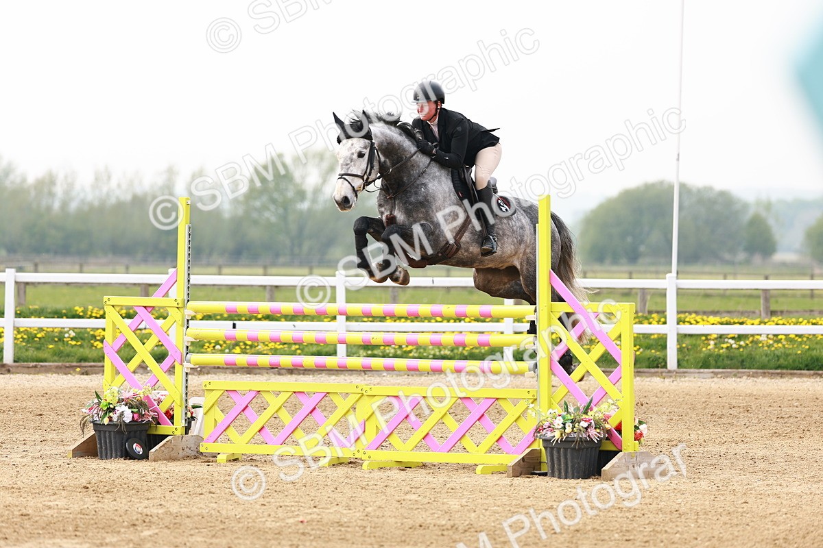  - Class 19 - Senior Foxhunter - 1.20m