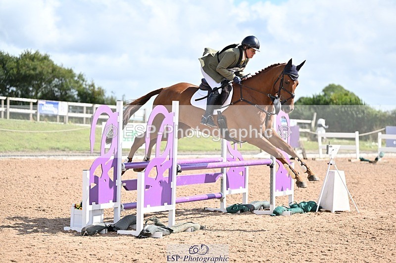 250831-144645-11348 - O-723-Lizzie.Luxton