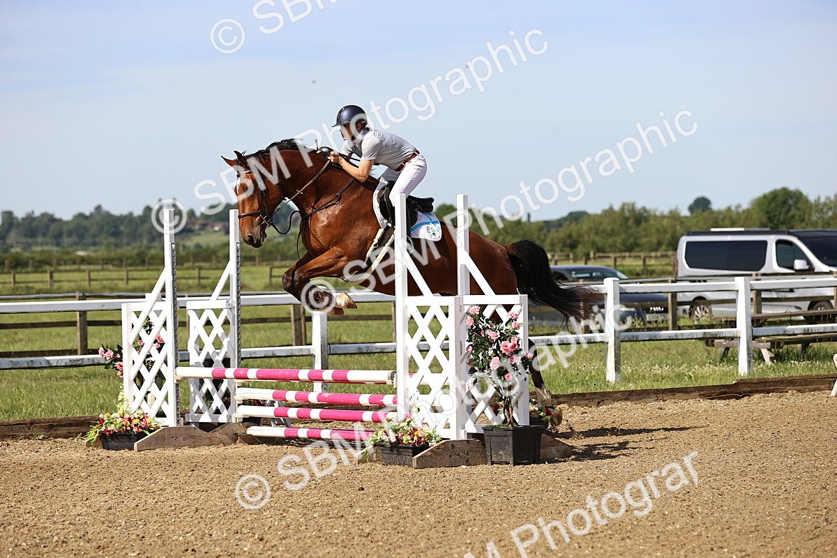 SBM_003470_Class 8 - Clear Round - Izzie