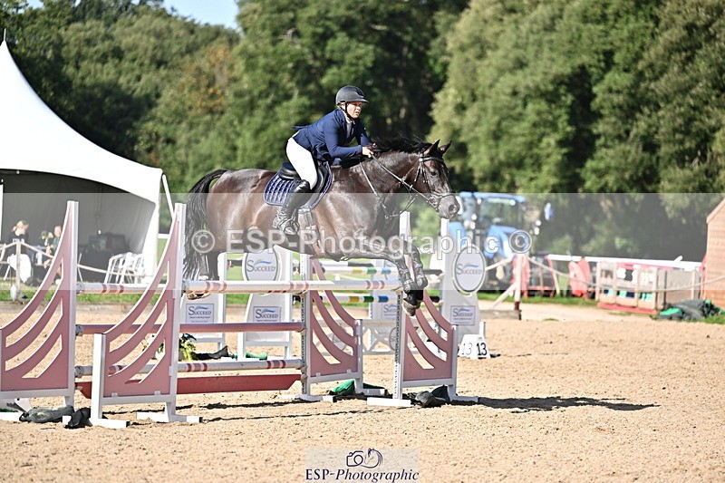 260906A-161110-04595 - Cls 24 Snr Foxhunter