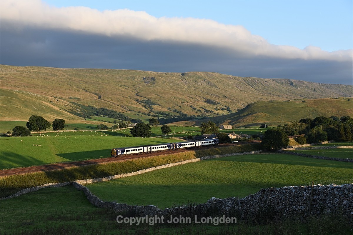 JL - 27.8.21 158844 & 158851 18:24 Carlisle - Leeds, Bull Gill - Bull Gill