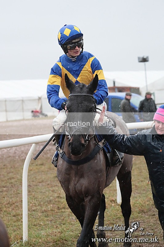 PtP 260125 1012 - Cocklebarrow Point-to-Point racing with the Heythrop Hunt 26/01/25