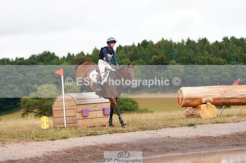 250803A-150006-15724 - P-710-Isla.Kitson-BLUES.CLOUD