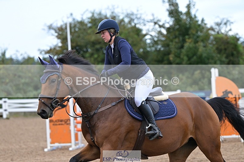 240925A-102154-00052 - Clear Round