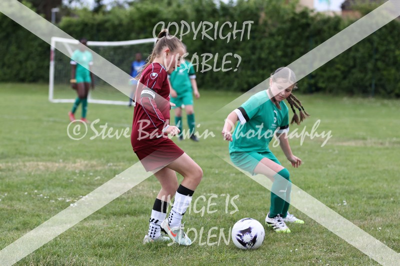 1DX32211 - Covingham Park V Tadpole Farm
