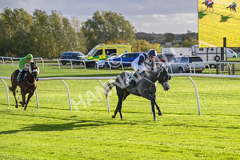 281025-Race 2-Grey Horizon-0889 - Race 2