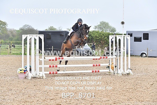 BPP_8701 - CLASS 24 SUN Senior BritiNovice/ 90cm Open