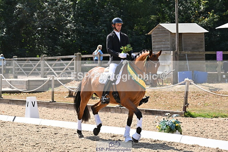 250810A-132644-06637 - Medium SILVER Presentations