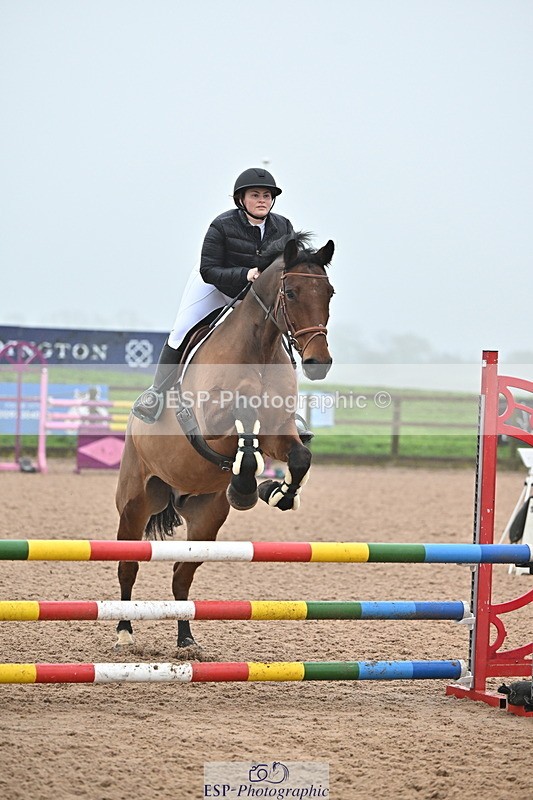 241103A-105918-06823 - SUN Cls 18 British Novice and 90cm Open