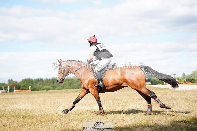 250802A-162808-07975 - F-255-Helen.Buckland-ZIA'S.ZAVITAS