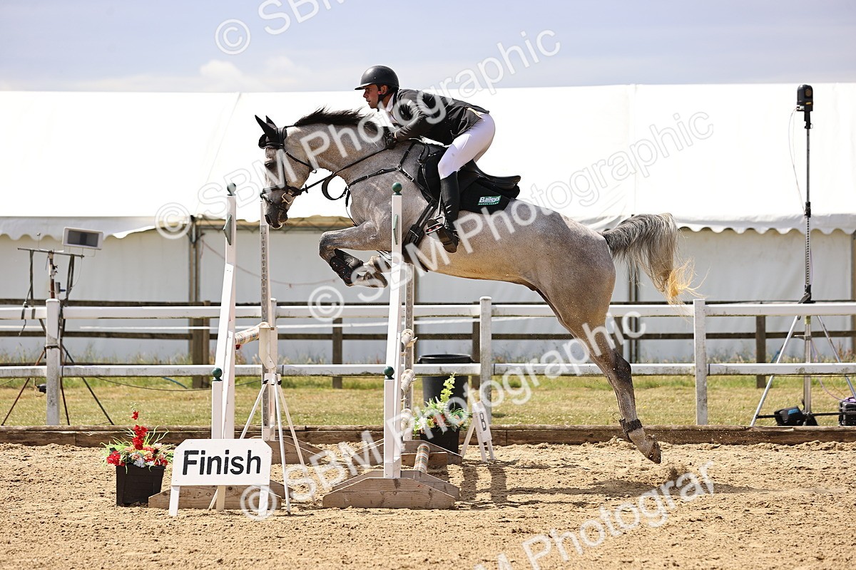 SBM_009875 - Class 8 - Senior Newcomers - 1.10  Open