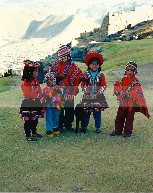 Young peruvians at Sacssayhuaman - Peru